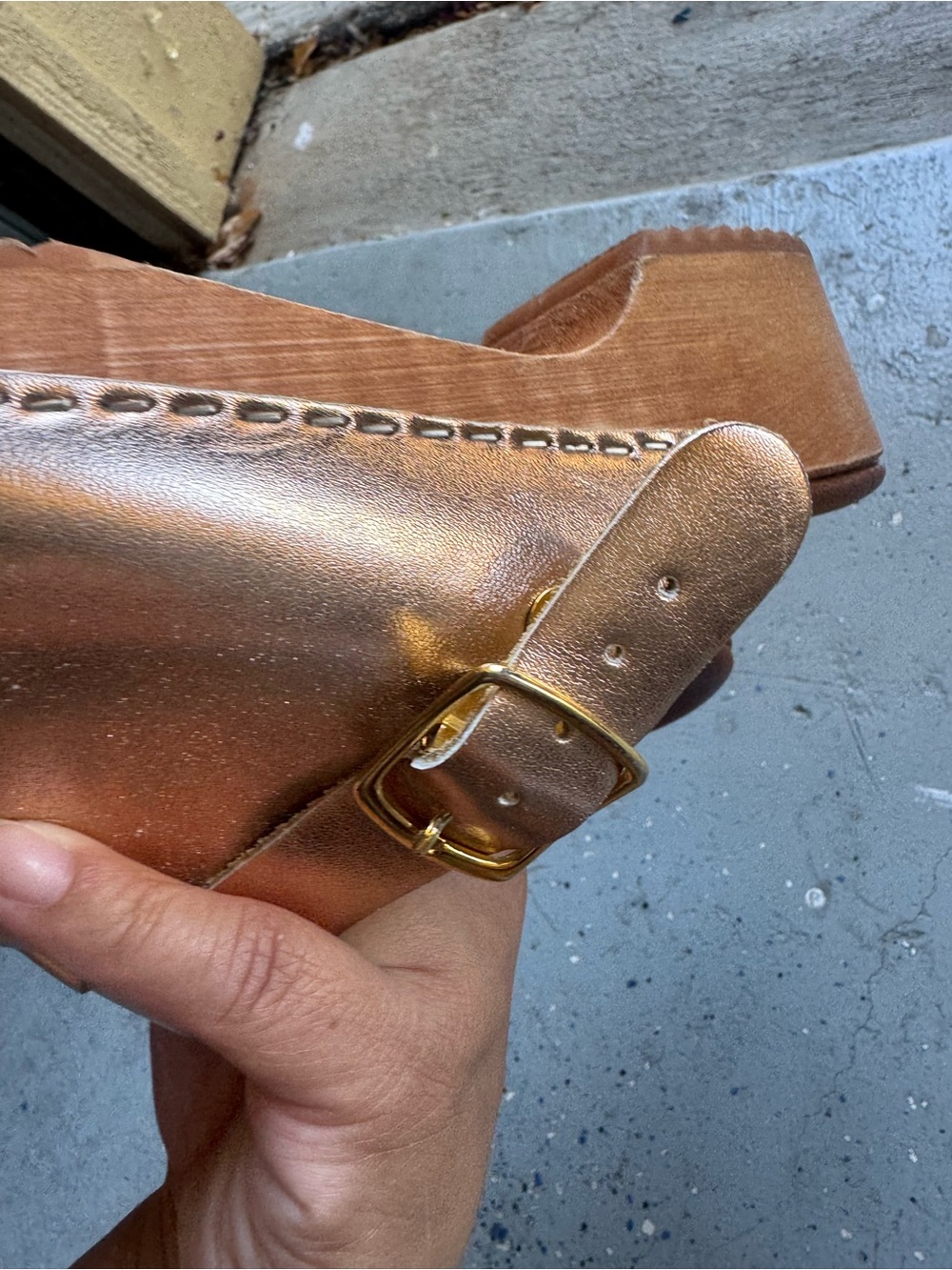 Anthropologie Abba Rose Gold Metallic Leather Clogs. - Picture 8 of 9